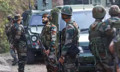 BIG BREAKING: मणिपुर के 2 जिलों में लगा कर्फ्यू, 7 जिलों में इंटरनेट पर बैन BIG BREAKING: मणिपुर के 2 जिलों में लगा कर्फ्यू, 7 जिलों में इंटरनेट पर बैन