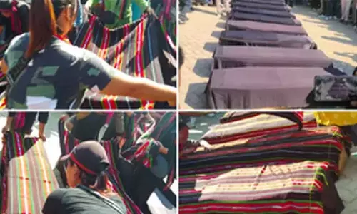 Assam में पोस्टमार्टम के बाद ‘उग्रवादियों’ के शव मणिपुर लाए गए Assam में पोस्टमार्टम के बाद ‘उग्रवादियों’ के शव मणिपुर लाए गए