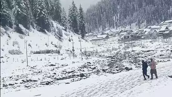 Gulmarg, पहलगाम में सफेद चादर, सरकार ने जारी की यात्रा सलाह