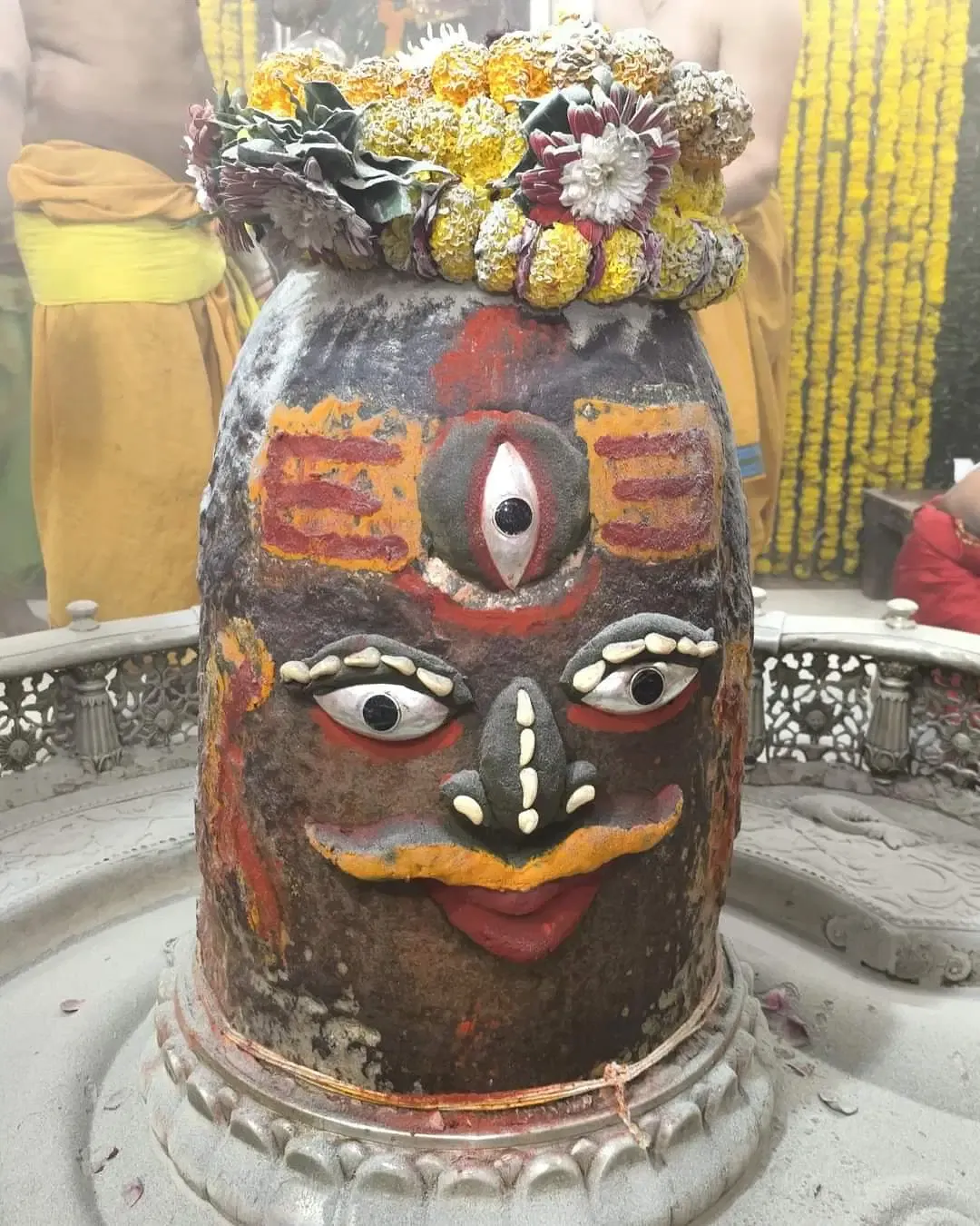 Ujjain: भस्म आरती में त्रिपुंड त्रिनेत्र और नोटों की माला पहनकर सजे महाकाल