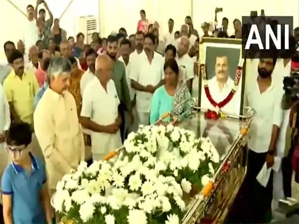 Andhra CM ने दिवंगत भाई राममूर्ति नायडू को श्रद्धांजलि दी