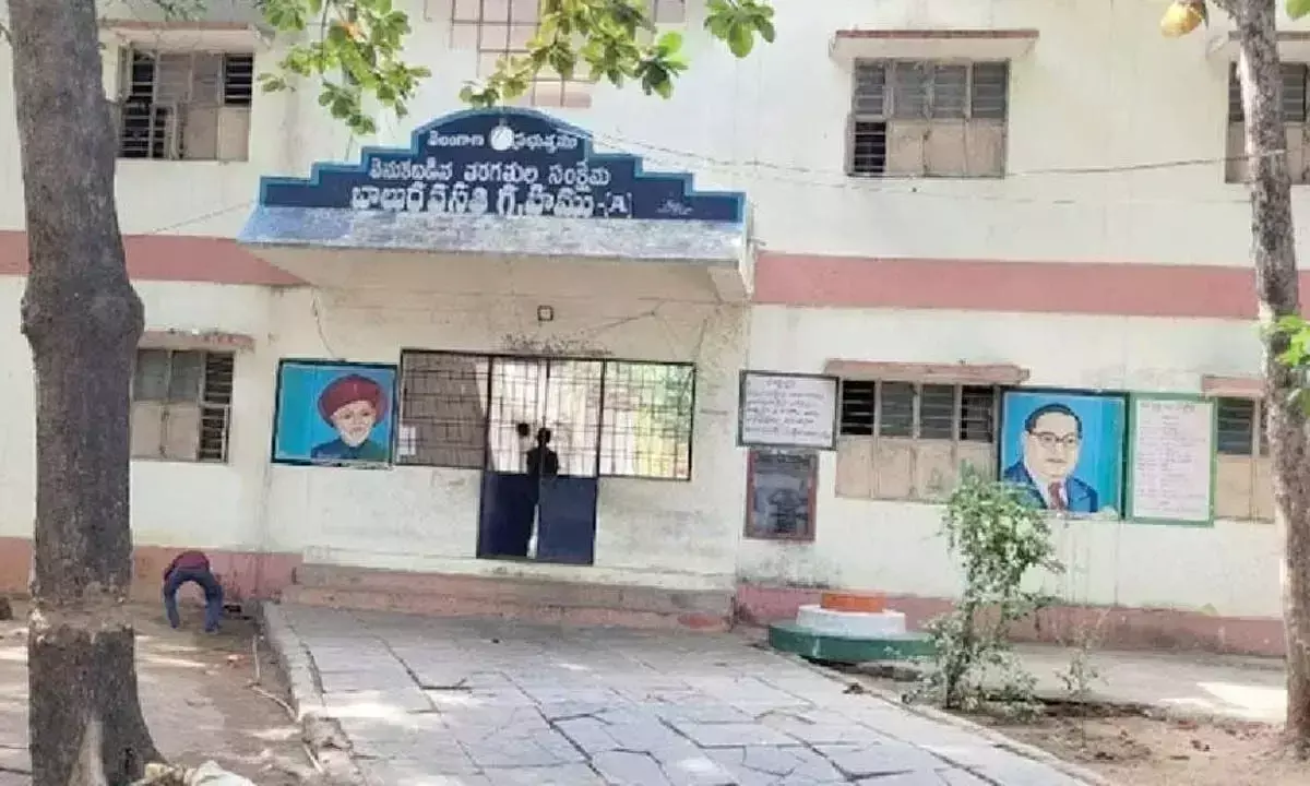 Telangana: बिलों के ढेर के कारण कल्याण छात्रावास बंद