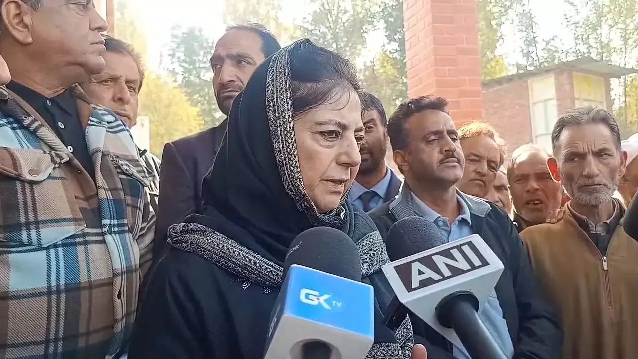 Mehbooba Mufti ने प्रोफेसर अब्दुल वाहिद कुरैशी के निधन पर शोक व्यक्त किया