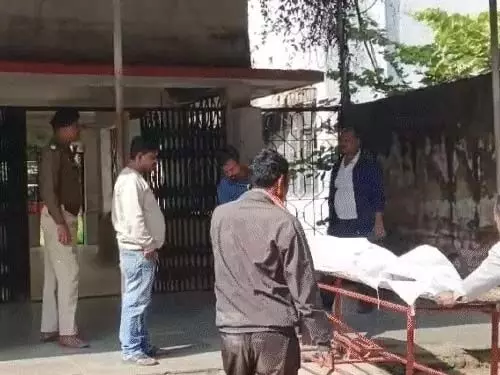 BREAKING: फोटो खींचने से किया मना, जूनियर को पीटकर मार डाला