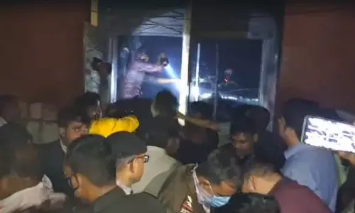 Jhansi hospital fire incident : प्रत्यक्षदर्शियों का कहना है कि अग्निशामक यंत्र समाप्त हो चुके थे