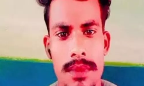 शव का आंख चूहे ले गए, डॉक्टर की बात सुनकर मृतक के परिजनों ने किया हंगामा शव का आंख चूहे ले गए, डॉक्टर की बात सुनकर मृतक के परिजनों ने किया हंगामा