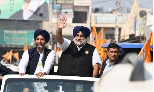 बादल ने शिरोमणि अकाली दल के अध्यक्ष पद से इस्तीफा दे दिया बादल ने शिरोमणि अकाली दल के अध्यक्ष पद से इस्तीफा दे दिया