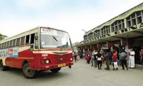 कोइलांडी बस स्टैंड पर महिला पुलिसकर्मी को युवकों से माफ़ी मांगने पर जनता में आक्रोश