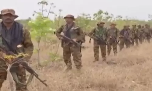 कांकेर में मुठभेड़ जारी, बड़े नक्सली लीडर को फोर्स ने घेरा कांकेर में मुठभेड़ जारी, बड़े नक्सली लीडर को फोर्स ने घेरा