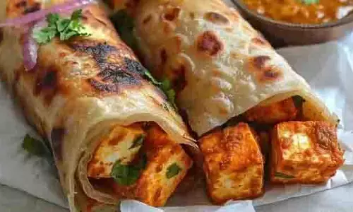 Paneer Roll Recipe: घर पर आसान तरीके से तैयार करें पनीर रोल