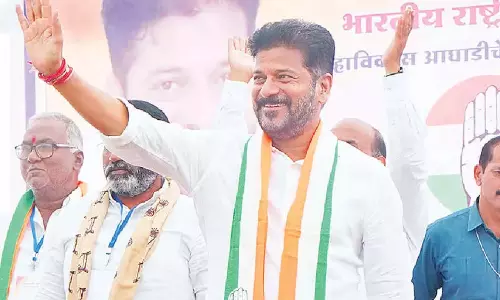 TG: रेवंत ने महाराष्ट्र में मतदाताओं को लुभाने के लिए 6जी बेचे TG: रेवंत ने महाराष्ट्र में मतदाताओं को लुभाने के लिए 6जी बेचे