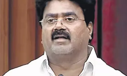 Andhra: विधायक कूना ने चुटकी लेते हुए कहा- शून्यकाल चालक रहित कार