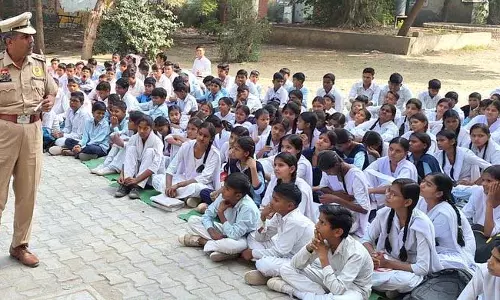 Haryana : सब-इंस्पेक्टर ने छात्रों को नशीली दवाओं के खतरे के बारे में शिक्षित किया