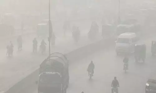 Lahore में रिकॉर्ड स्मॉग, प्रदूषण खतरनाक स्तर पर पहुंचा