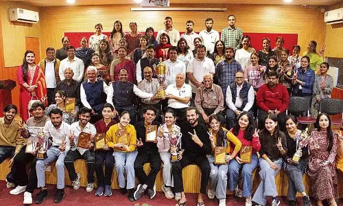Haryana : आर्य कॉलेज के छात्रों ने अंतर-क्षेत्रीय युवा महोत्सव में 10वीं बार जीती ओवरऑल ट्रॉफी Haryana : आर्य कॉलेज के छात्रों ने अंतर-क्षेत्रीय युवा महोत्सव में 10वीं बार जीती ओवरऑल ट्रॉफी