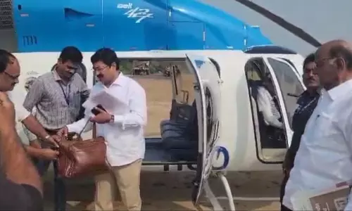 शरद पवार का बैग चुनावी ड्यूटी में लगी टीम ने किया चेक
