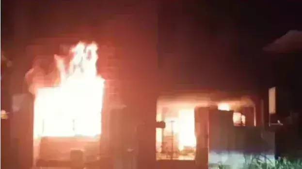 Ernakulam के मुलंतुरुथी में गैस सिलेंडर फटने से एक व्यक्ति की मौत Ernakulam के मुलंतुरुथी में गैस सिलेंडर फटने से एक व्यक्ति की मौत