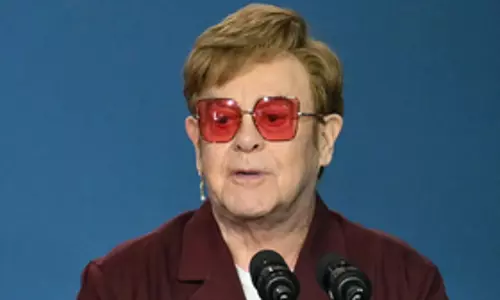 Elton John ने कहा- जीवन में बाद में बच्चों के पिता बनना ‘सबसे बड़ी बात’ है Elton John ने कहा- जीवन में बाद में बच्चों के पिता बनना ‘सबसे बड़ी बात’ है