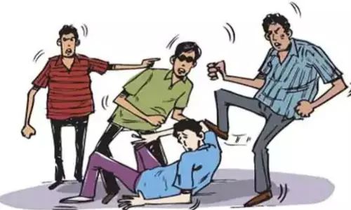 bahraich: बिजली का लाइन बनवाने के लिए  चंदा नहीं दिया तो मां बेटे को पीटा, भर्ती