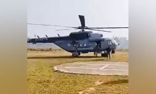 भारतीय वायुसेना के MI-17 हेलीकॉप्टरों ने मतदान कर्मियों और EVM को हेलीड्रॉप किया