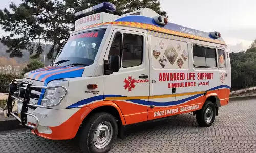 Assam भाषाई अल्पसंख्यक विकास बोर्ड ने गुवाहाटी में एम्बुलेंस वितरित की