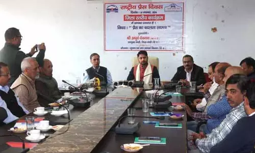 Mandi DC ने लोकतंत्र में पत्रकारों की महत्वपूर्ण भूमिका पर जोर दिया