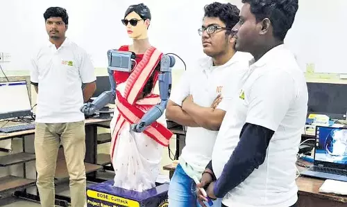 BOSE में छात्रों ने एक AI शिक्षक का डिज़ाइन तैयार किया BOSE में छात्रों ने एक AI शिक्षक का डिज़ाइन तैयार किया