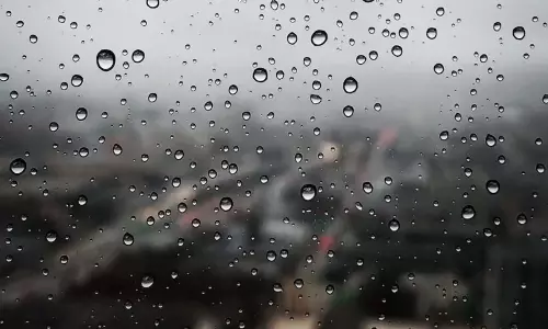 Bengaluru Weather: शहर में आंशिक रूप से बादल छाए रहने के साथ हल्की बारिश की भविष्यवाणी