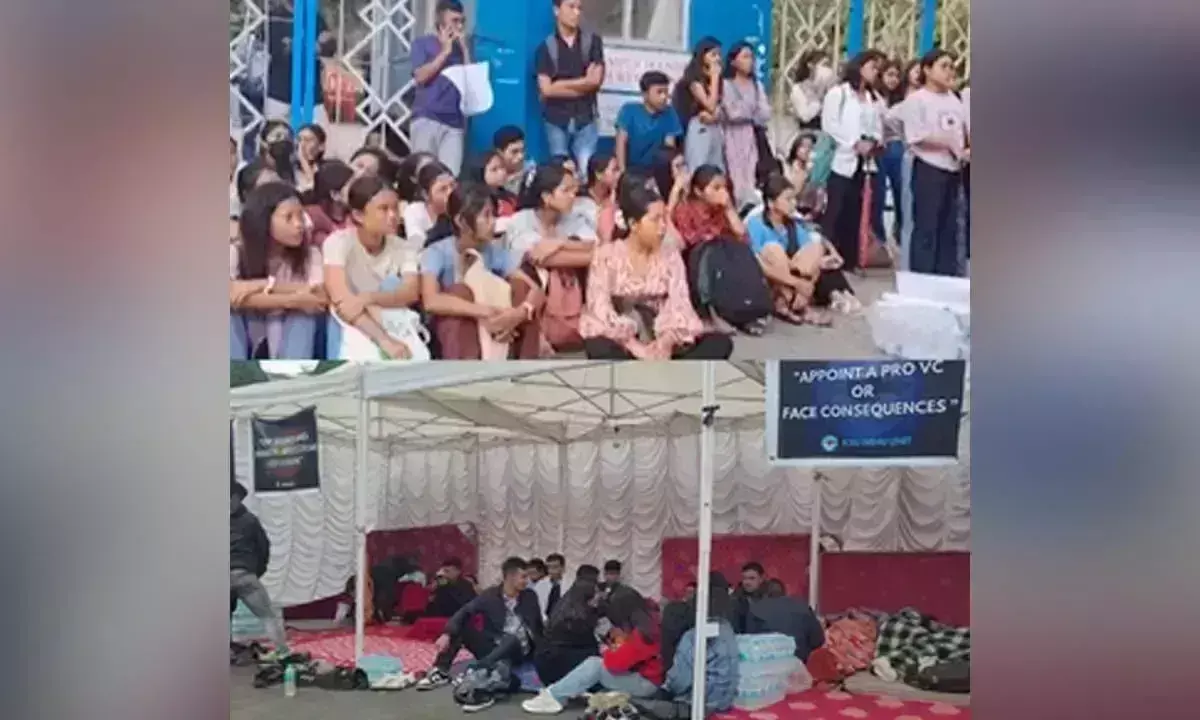 मेघालय: NEHU छात्रों का विरोध प्रदर्शन 13वें दिन भी जारी मेघालय: NEHU छात्रों का विरोध प्रदर्शन 13वें दिन भी जारी