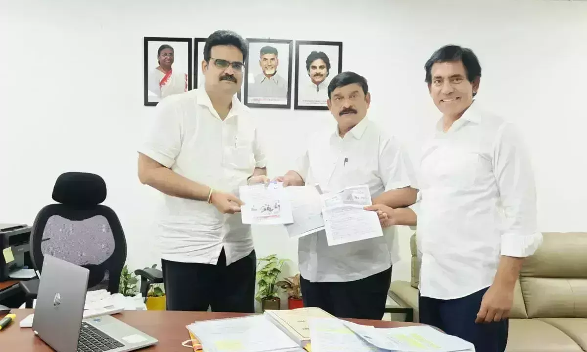 TIDCO आवास योजना में अनियमितताओं को लेकर भाजपा नेताओं ने टीपीपी चेयरमैन से मुलाकात की TIDCO आवास योजना में अनियमितताओं को लेकर भाजपा नेताओं ने टीपीपी चेयरमैन से मुलाकात की