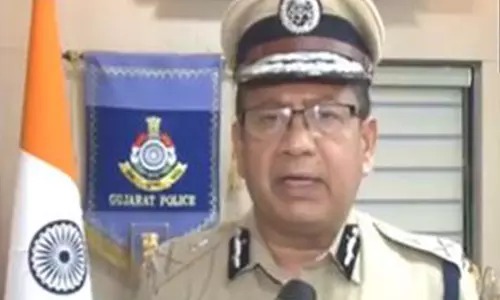 सूरत साइबर पुलिस टीम ने Dubai से संचालित डिजिटल गिरफ्तारी गिरोह का किया भंडाफोड़ सूरत साइबर पुलिस टीम ने Dubai से संचालित डिजिटल गिरफ्तारी गिरोह का किया भंडाफोड़