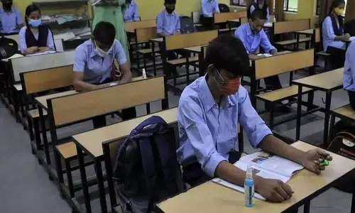 Hyderabad: एसएससी सार्वजनिक परीक्षा शुल्क की समय सीमा बढ़ाई गई Hyderabad: एसएससी सार्वजनिक परीक्षा शुल्क की समय सीमा बढ़ाई गई