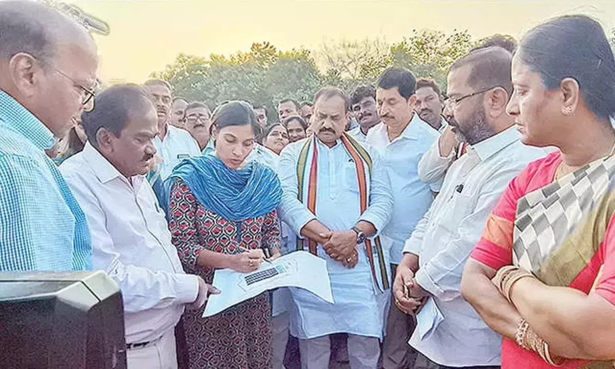 Congress सरकार कल्याण और विकास के बीच संतुलन बना रही Congress सरकार कल्याण और विकास के बीच संतुलन बना रही