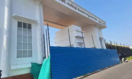 Telangana सचिवालय में बाहुबली का मुख्य द्वार हटाया गया