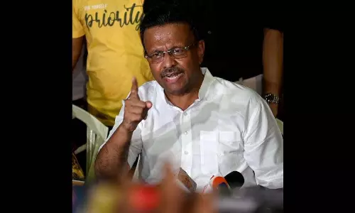 Kolkata के मेयर फिरहाद हकीम ने पुलिस पर हमला बोला, विपक्ष ने सीएम ममता बनर्जी पर साधा निशाना