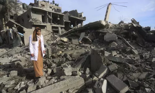 Hamas ने ट्रंप से अपील: इजरायल पर चल रहे संघर्ष के बीच युद्ध विराम के लिए Hamas ने ट्रंप से अपील: इजरायल पर चल रहे संघर्ष के बीच युद्ध विराम के लिए