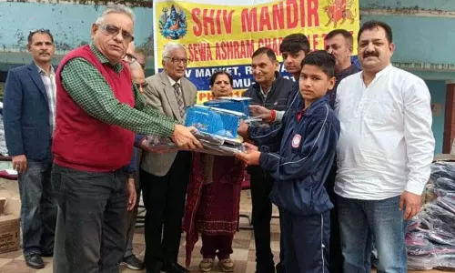 Jammu: शिव मंदिर संत सेवा आश्रम चैरिटेबल ट्रस्ट ने वितरण अभियान का आयोजन किया