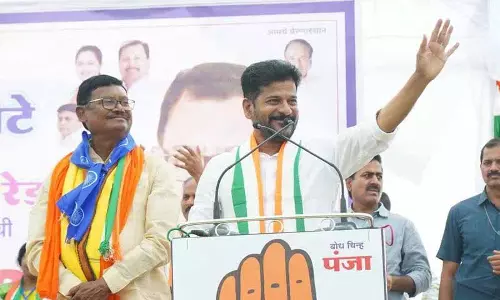 लागाचेरला में अशांति के बावजूद CM Revanth महाराष्ट्र में चुनाव प्रचार में व्यस्त लागाचेरला में अशांति के बावजूद CM Revanth महाराष्ट्र में चुनाव प्रचार में व्यस्त