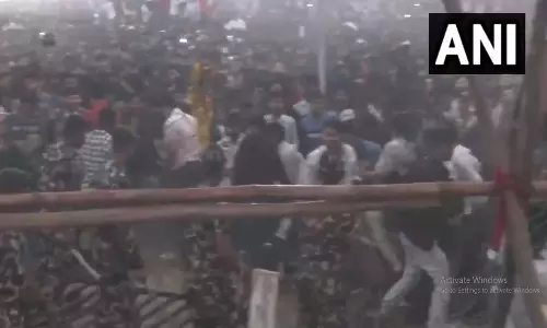 Pushpa 2: The Rule के ट्रेलर लॉन्च इवेंट में उमड़ी भारी भीड़, पुलिस ने किया लाठीचार्ज Pushpa 2: The Rule के ट्रेलर लॉन्च इवेंट में उमड़ी भारी भीड़, पुलिस ने किया लाठीचार्ज