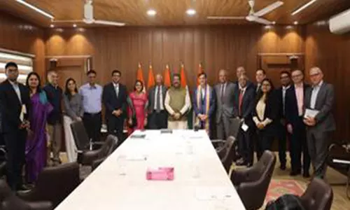 धर्मेंद्र प्रधान और जॉन्स हॉपकिन्स विश्वविद्यालय ने India में ऑफशोर कैंपस की योजना पर चर्चा की