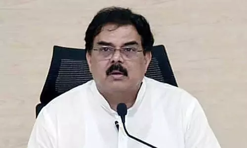 Nadendla मनोहर ने अनाज खरीद के लिए व्हाट्सएप सेवाओं की घोषणा की Nadendla मनोहर ने अनाज खरीद के लिए व्हाट्सएप सेवाओं की घोषणा की