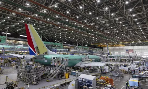 Boeing ने भारी कटौती शुरू करते हुए 400 से अधिक कर्मचारियों को छंटनी का नोटिस जारी किया Boeing ने भारी कटौती शुरू करते हुए 400 से अधिक कर्मचारियों को छंटनी का नोटिस जारी किया