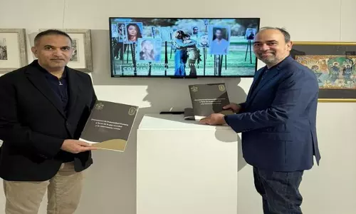 सह-अस्तित्व के प्रतीक वाले UAE के टिकट स्पेन में ट्रेजर्स ऑफ द वाइज़ मेन प्रदर्शनी में प्रदर्शित