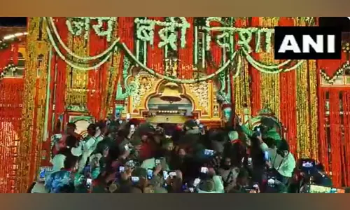 Uttarakhand: बद्रीनाथ धाम शीतकाल के लिए बंद Uttarakhand: बद्रीनाथ धाम शीतकाल के लिए बंद
