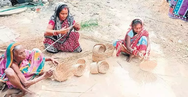 Odisha के ग्रामीण नलिया घास से बुन रहे हैं बेहतर भविष्य