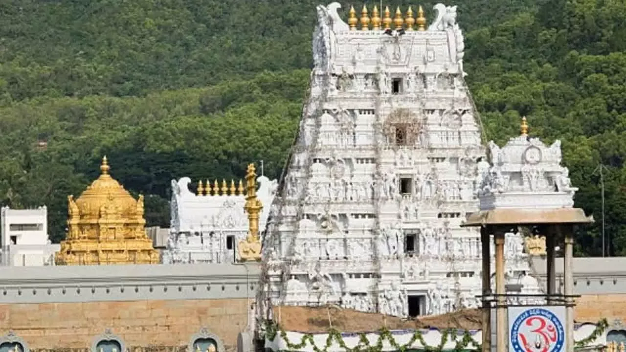 Tirumala में तीर्थयात्रियों की भारी भीड़ देखी गई