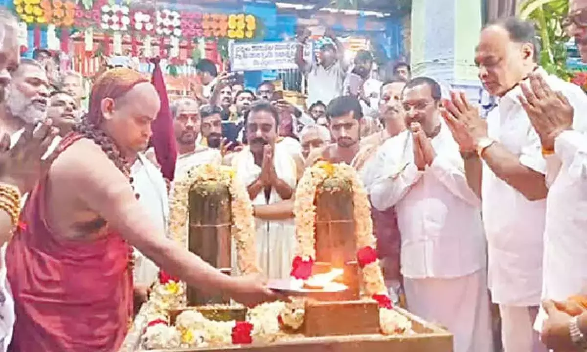 Sringeri संत ने गैलीगोपुरम निर्माण के लिए भूमि पूजा की