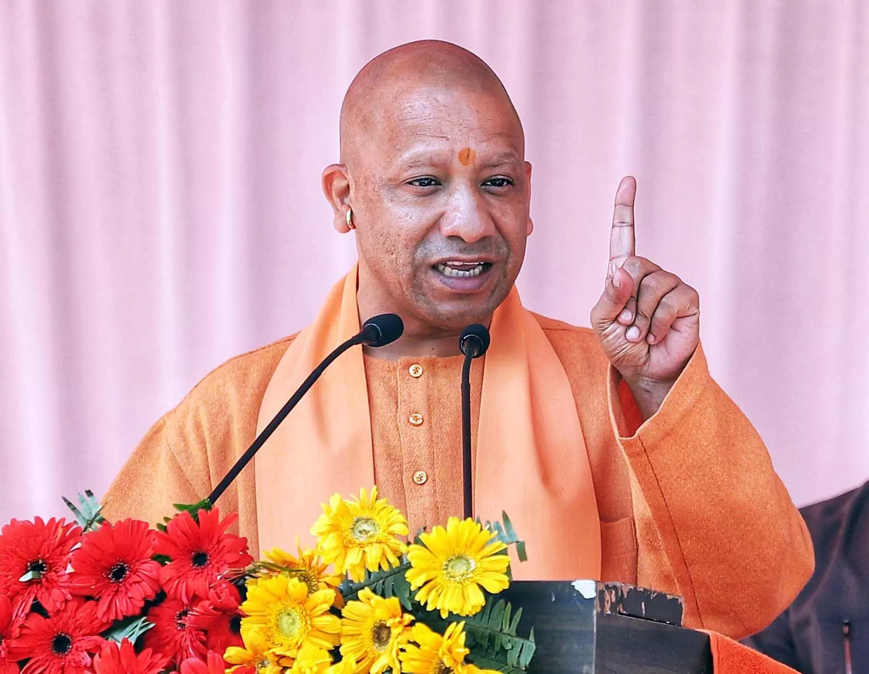 पाक से रिश्ते बिगड़ने के डर से कांग्रेस हमेशा आतंकवाद का समर्थन: Yogi