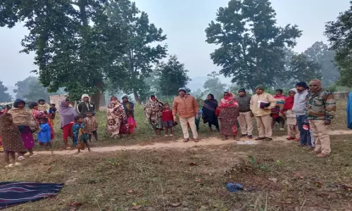 पत्नी जान बचाकर भागी, पति को हाथी ने कुचला पत्नी जान बचाकर भागी, पति को हाथी ने कुचला