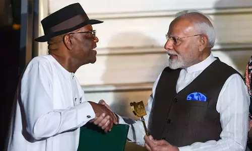 प्रधानमंत्री मोदी का अबुजा में नामांकन, नाइजीरियाई राष्ट्रपति टीनू के साथ बातचीत शुरू